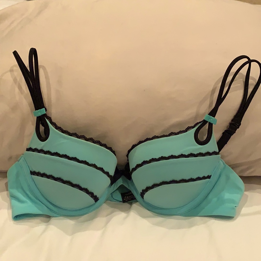Victoria’s Secret turquoise bra
